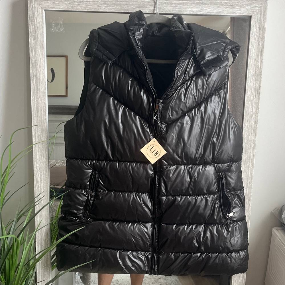 Sleek Black Puffer Vest with Hood